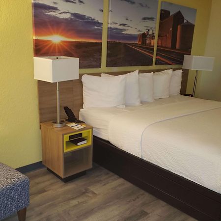 Days Inn & Suites By Wyndham Clovis Esterno foto
