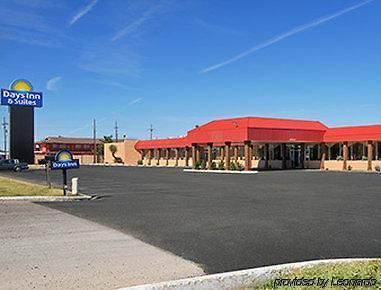 Days Inn & Suites By Wyndham Clovis Esterno foto