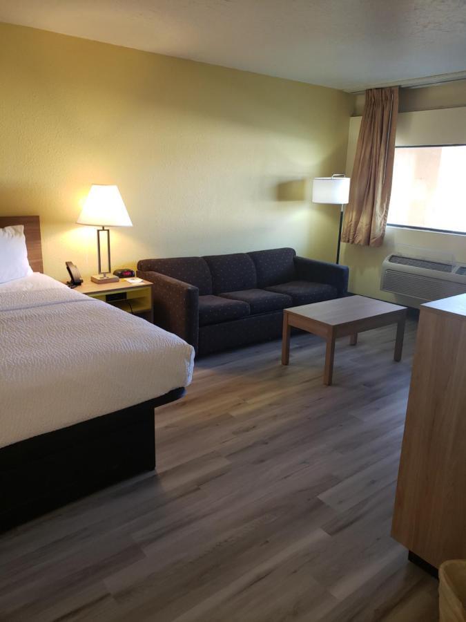 Days Inn & Suites By Wyndham Clovis Esterno foto