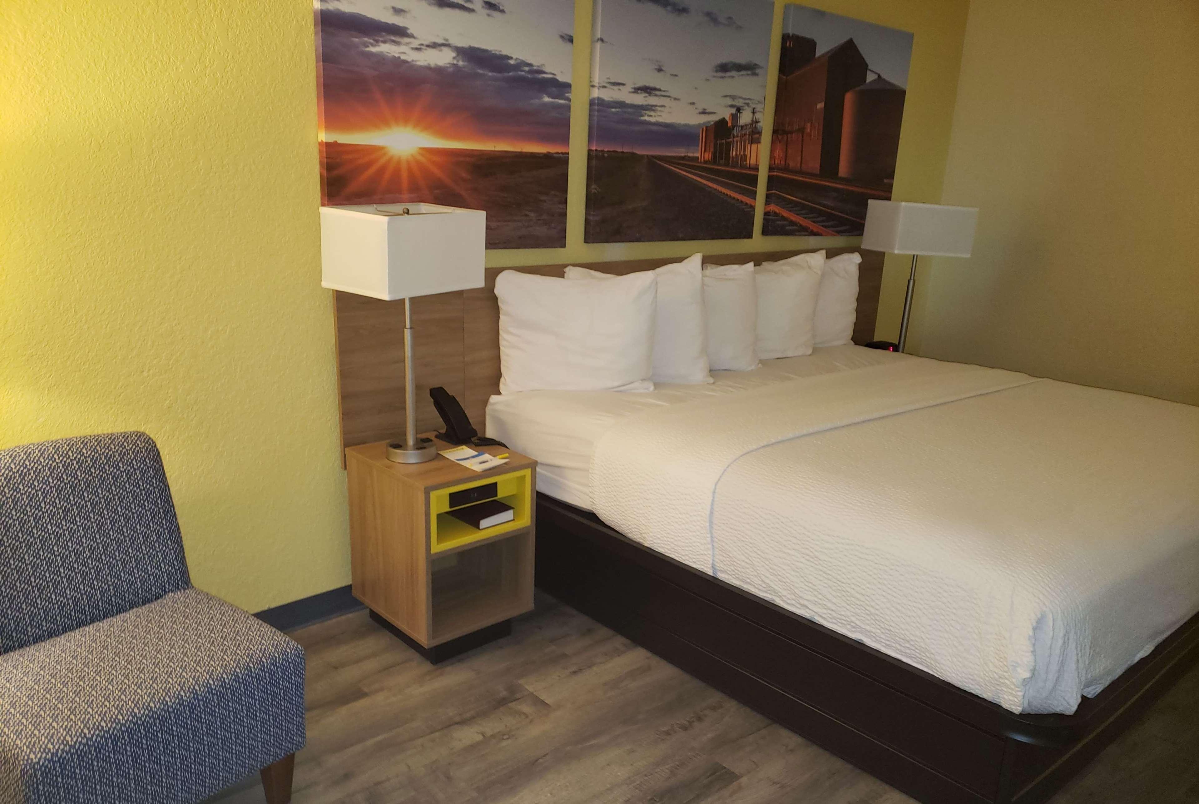 Days Inn & Suites By Wyndham Clovis Esterno foto
