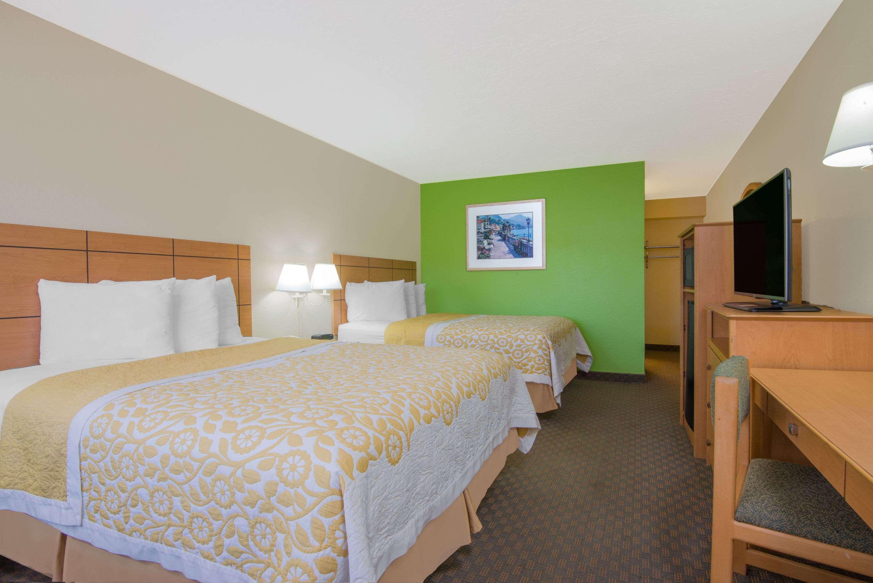 Days Inn & Suites By Wyndham Clovis Esterno foto