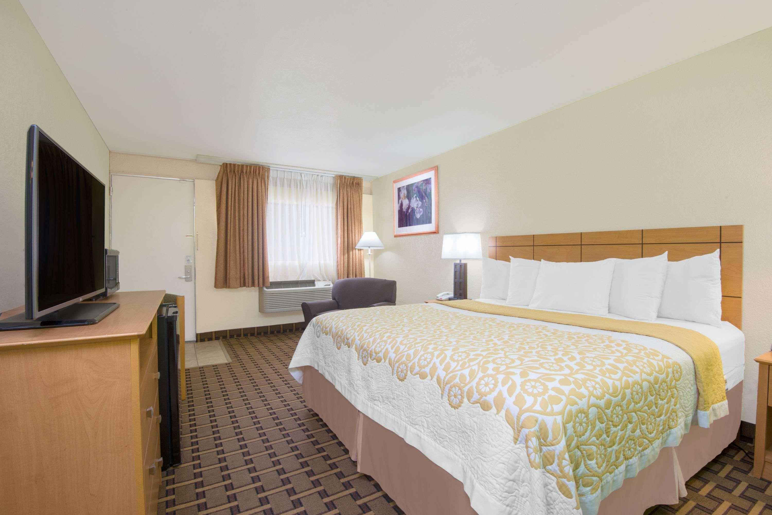 Days Inn & Suites By Wyndham Clovis Esterno foto