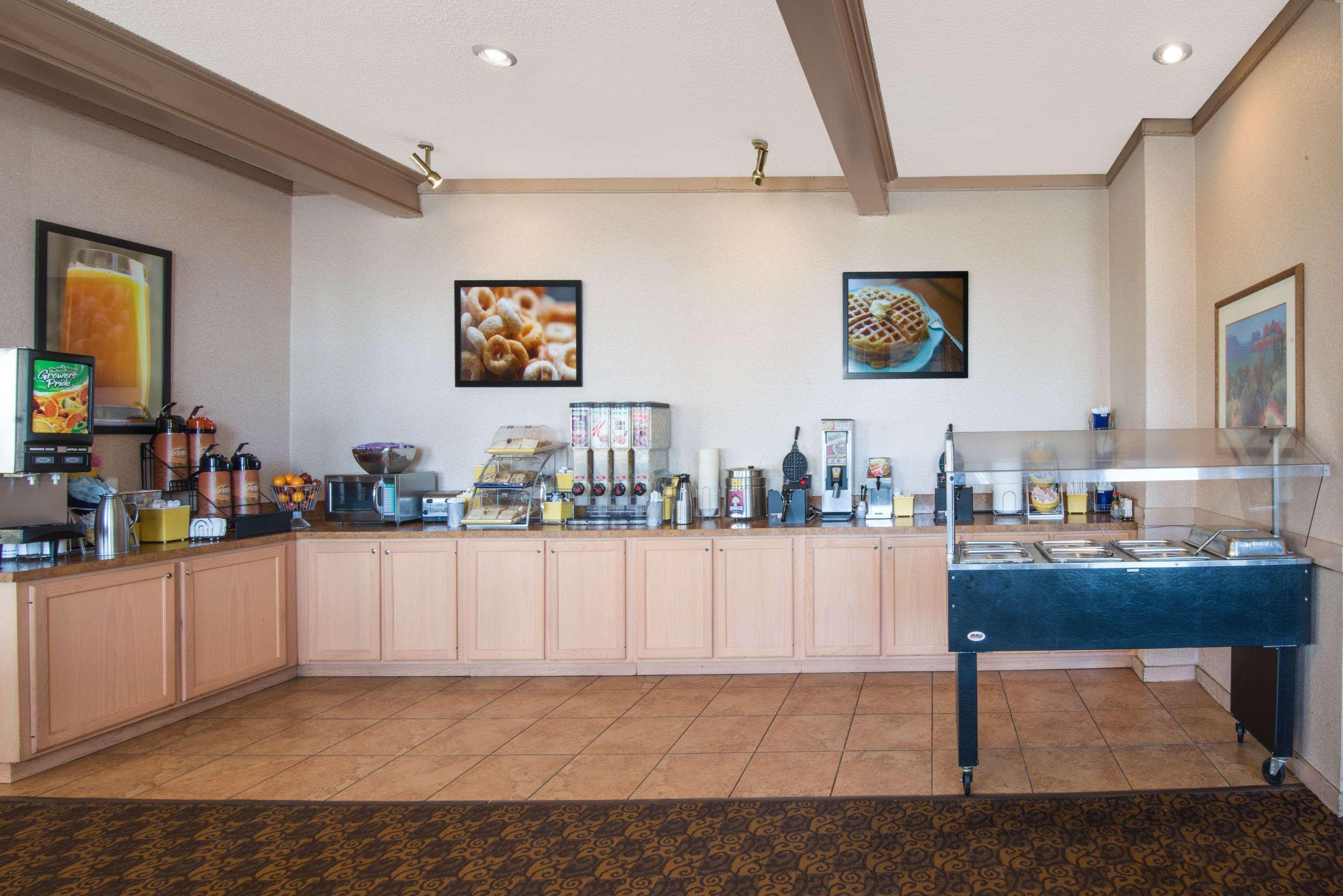 Days Inn & Suites By Wyndham Clovis Esterno foto