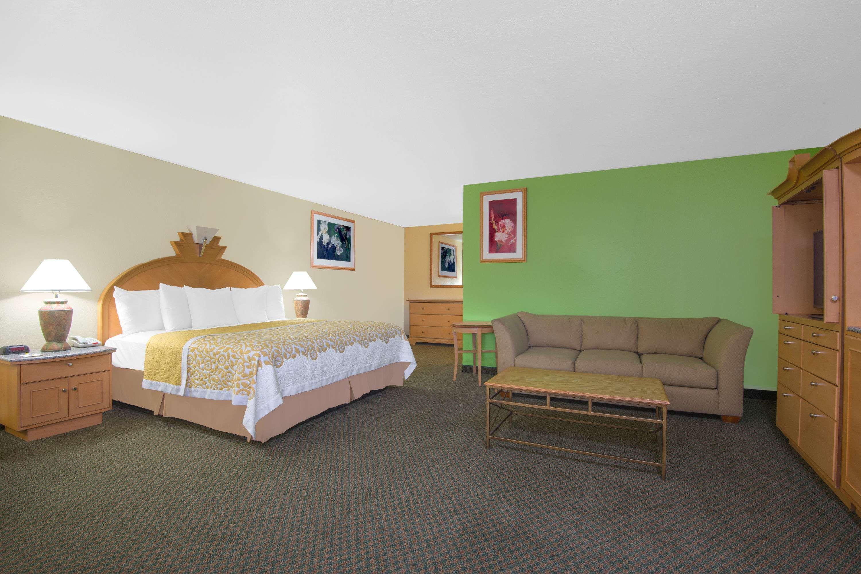 Days Inn & Suites By Wyndham Clovis Esterno foto