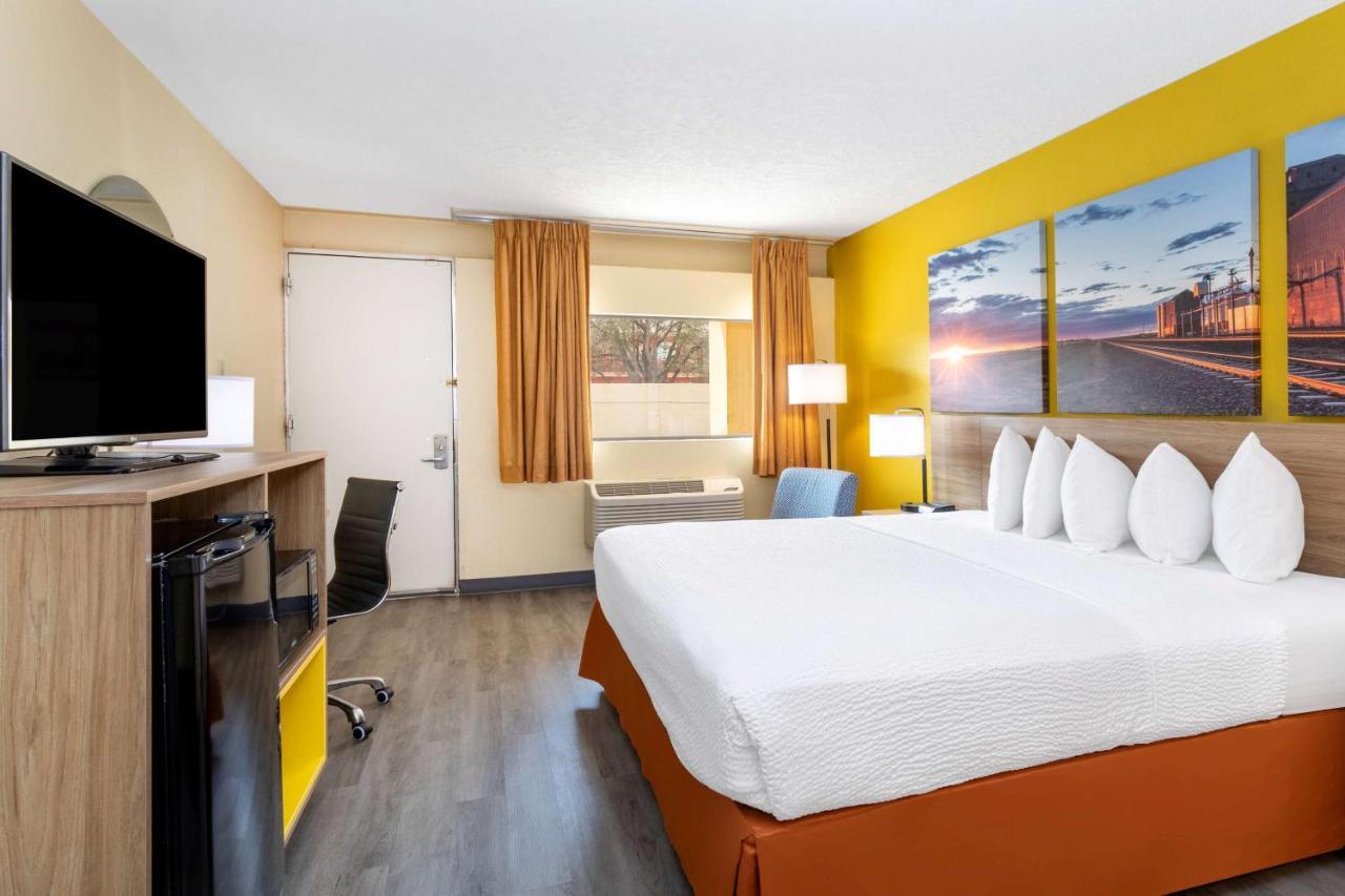 Days Inn & Suites By Wyndham Clovis Esterno foto