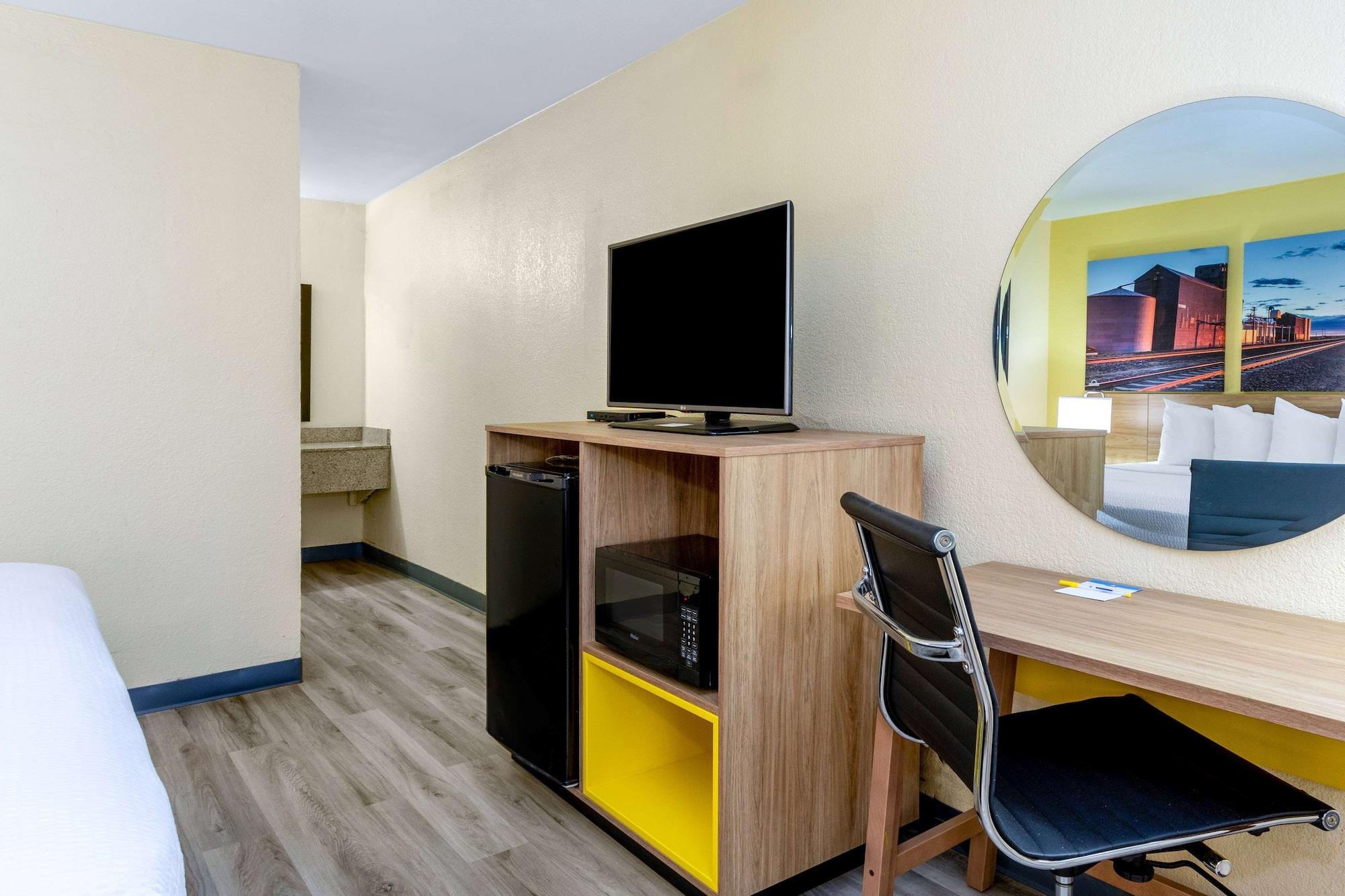 Days Inn & Suites By Wyndham Clovis Esterno foto