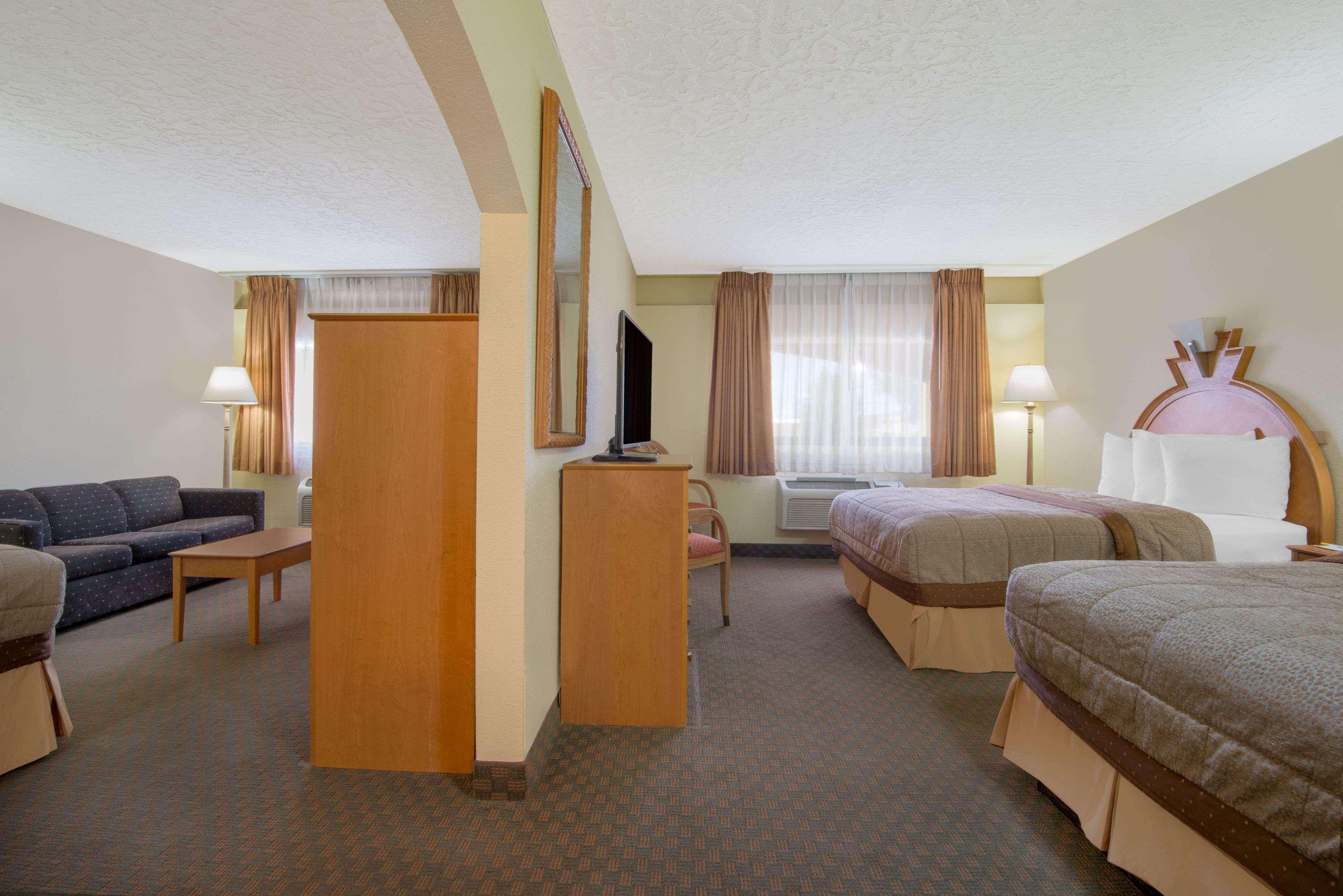 Days Inn & Suites By Wyndham Clovis Esterno foto