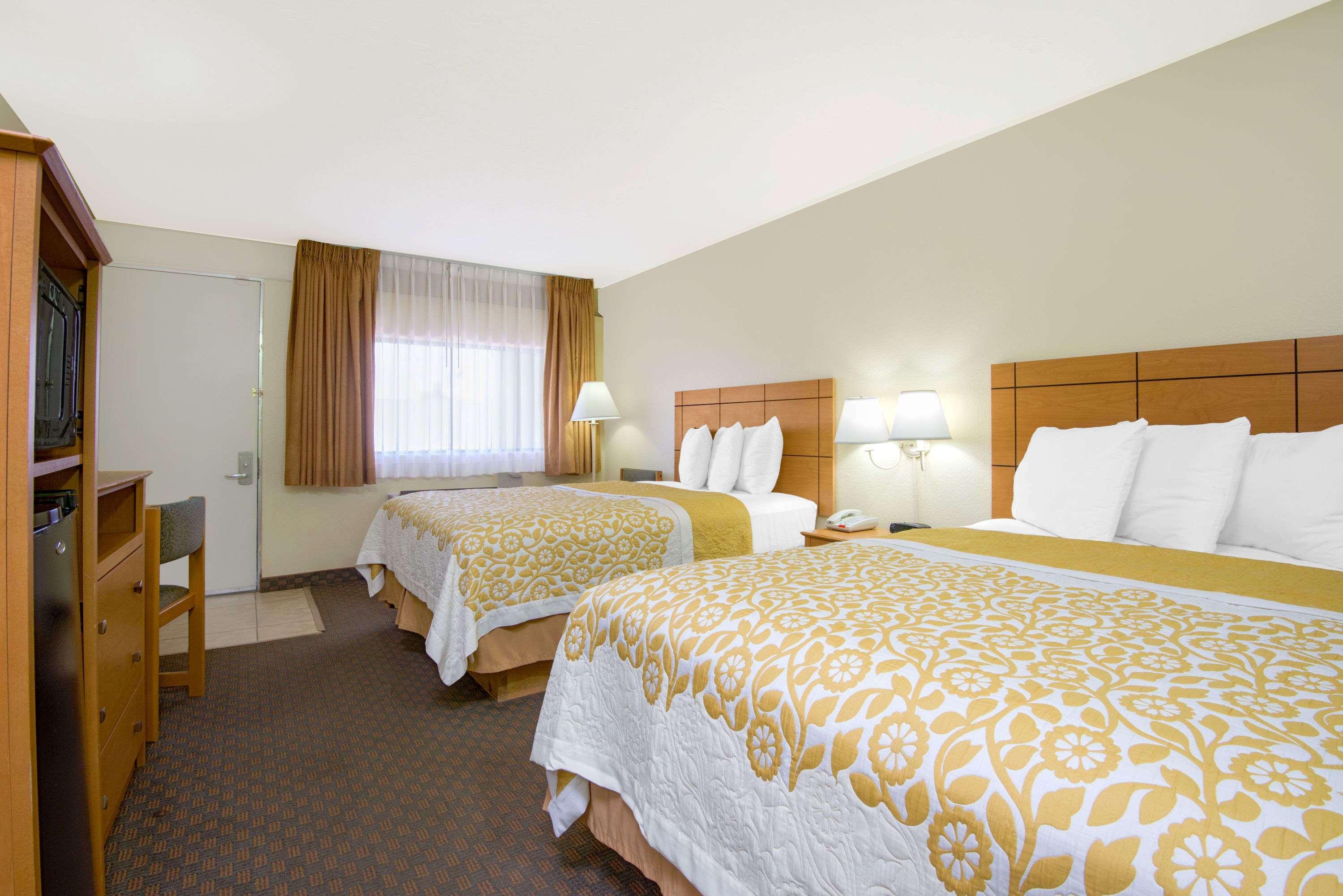 Days Inn & Suites By Wyndham Clovis Esterno foto