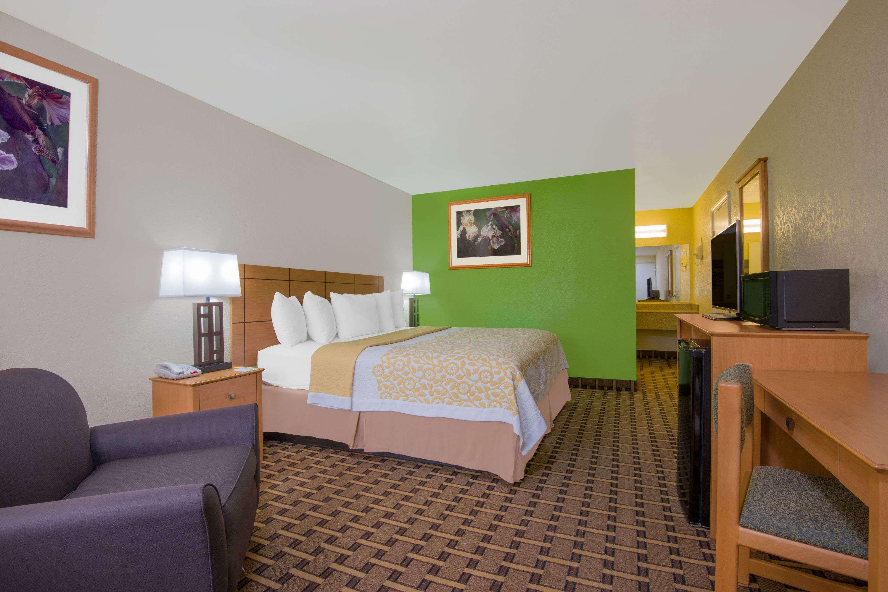 Days Inn & Suites By Wyndham Clovis Esterno foto