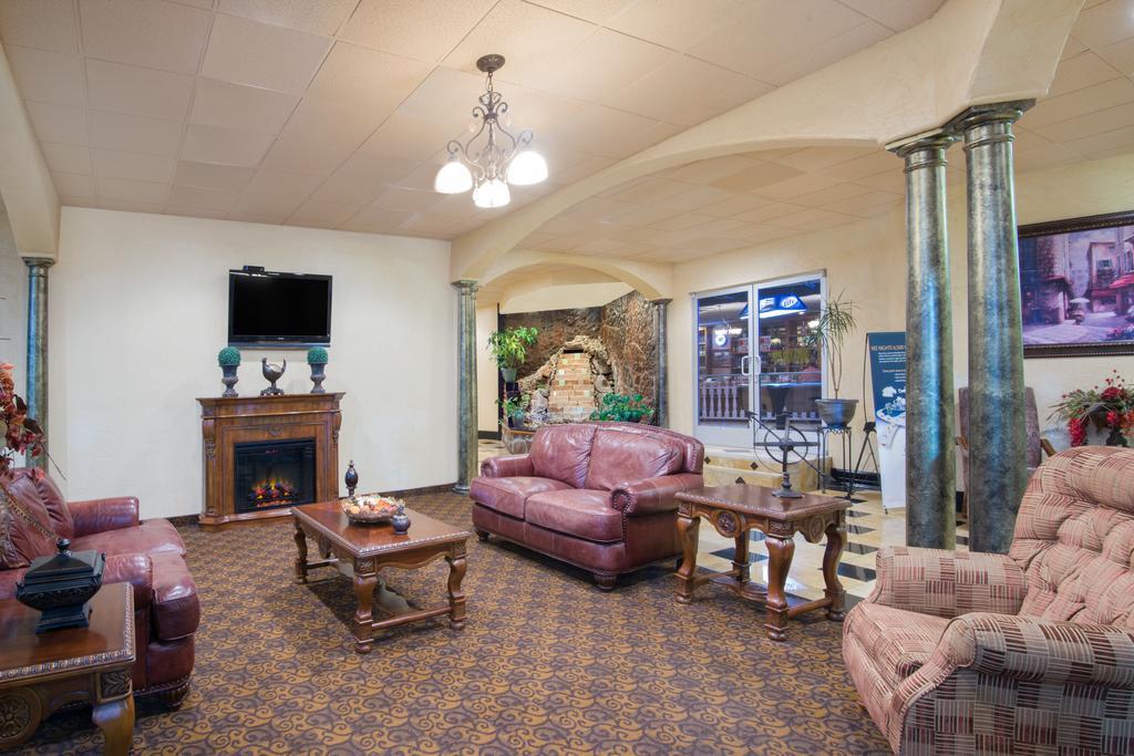 Days Inn & Suites By Wyndham Clovis Esterno foto